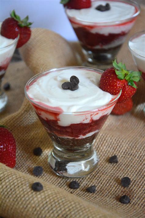 Strawberry Cheesecake S Mores Parfaits The Housewife In Training