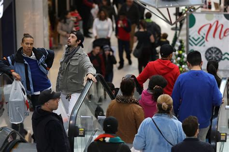 crowds swarm  black friday deals boston herald