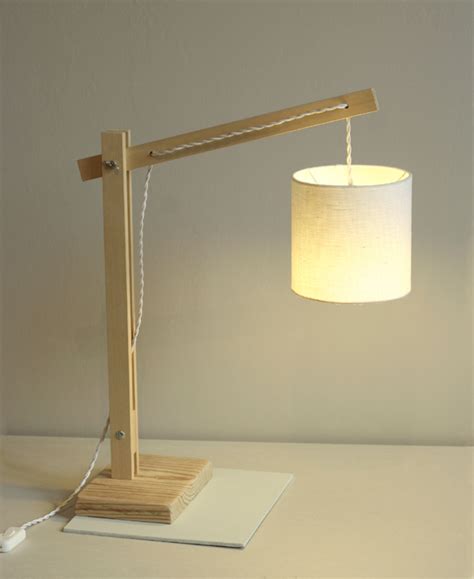 lampe articulee en bois esprit cabane idees creatives  ecologiques