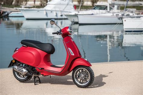 Motorrad Vergleich Vespa Primavera 125 S Iget 2020 Vs Vespa Gts 125