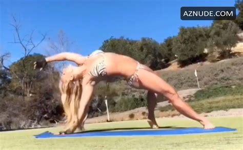 britney spears shows off her incredible flexibility in a video shared