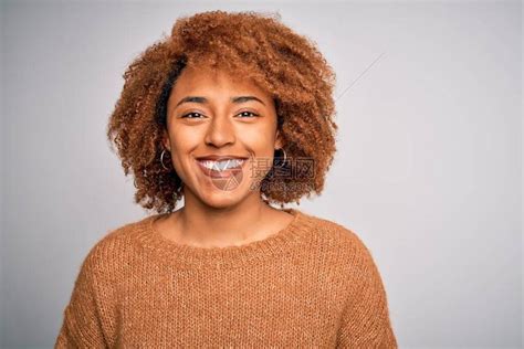 年轻漂亮的非洲裔美国黑人女高清图片下载 正版图片504133502 摄图网