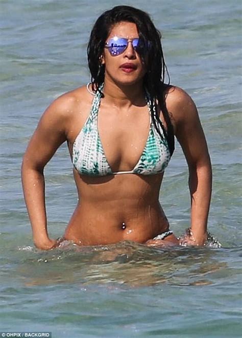 Priyanka Chopra Spends The Weekend Relaxing In A Bikini Daily Mail Online