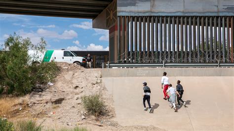 democrats   decriminalize illegal border crossings   work   york times