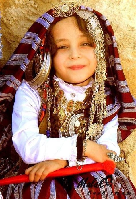 africa libyan girl in festival dress ©malak bashiman visages pinterest enfant du