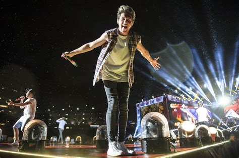 concert review one direction 5 seconds of summer amid