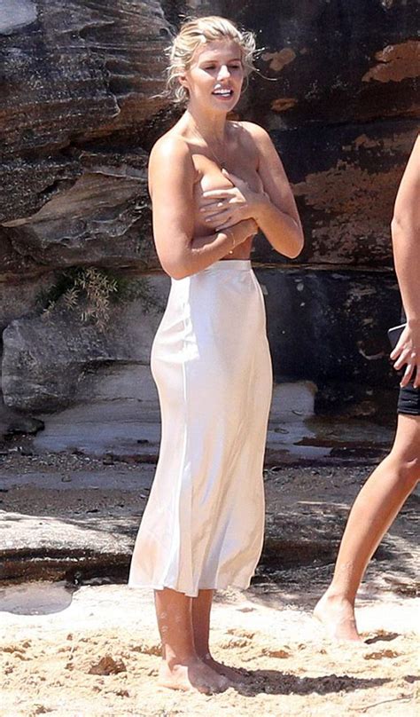 natasha oakley topless — australian model showed her curves in a bikini