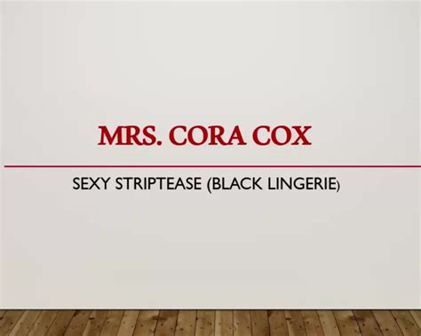 Watch Online Mrs Cora Cox Aka Nextdoorswing Onlyfans Strutting Into