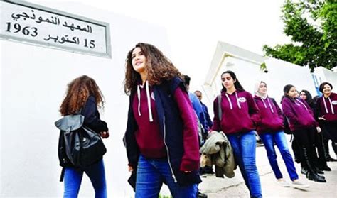 Tunisian Schoolgirls Rebel Against Having To Wear Uniform New Age