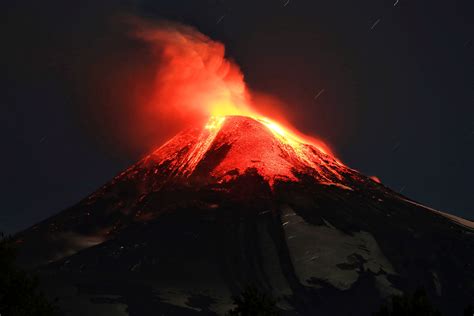 chiles villarica volcano erupts  images show  raw power