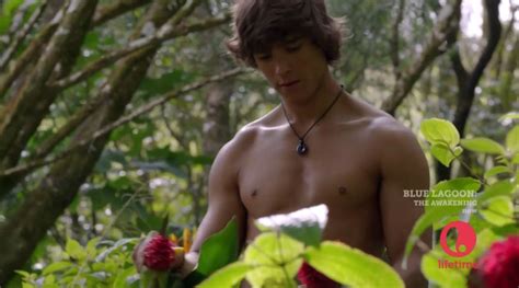 Brenton Thwaites In Blue Lagoon The Awakening Male Celeb