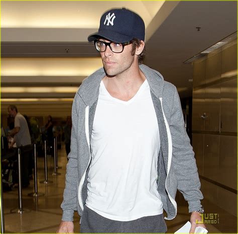 Chris Pine Catches A Flight Photo 2578181 Chris Pine Pictures Just