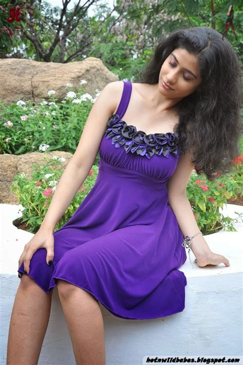 Ranginduniain Kashmira Flaunting Her Curves In A Violet