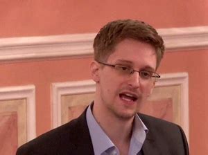 snowden   ditched classified docs  fleeing  russia