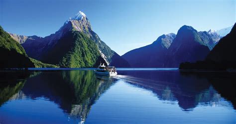 jucy cruise milford sound  queenstown rtw backpackers