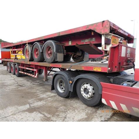 crane fruehauf ft tri axle flatbed trailer   choice commercial vehicles