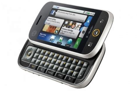 motorolas android phone cliq  clear social benefits  motoblur