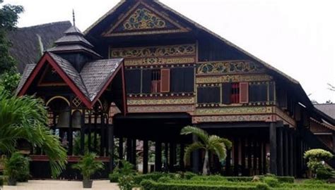 Rumah Adat Aceh Beserta Ciri Khasnya Gambar [lengkap]