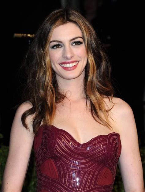 Swotw In 2019 Anne Hathaway Hair Color Two Toned Hair