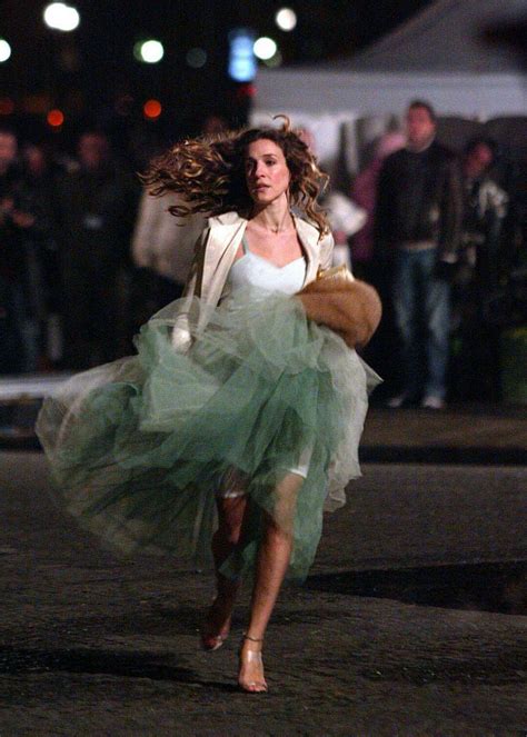 pictures of sarah jessica parker and carrie bradshaw running in heels glamour