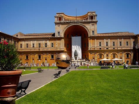vatican museum    oldest museums   world traveldiggcom