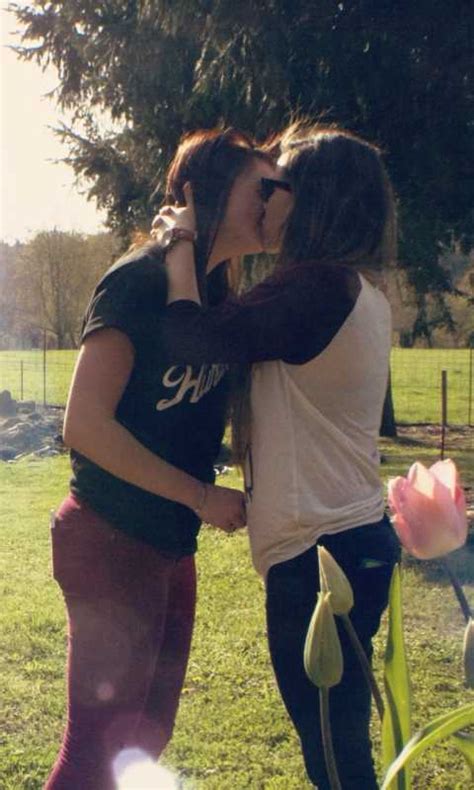 lesbian kissing appstore for android