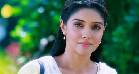 Asin The Glorious Actress Movie Shots Of Asin In Kaavalan Hq