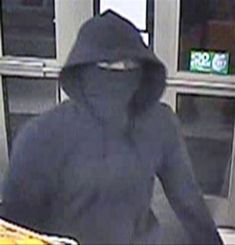 Police Seek Suspects In Morning 7 Eleven Robbery In Northwest The