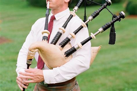 wedding ceremony  bagpipe player kiral artists