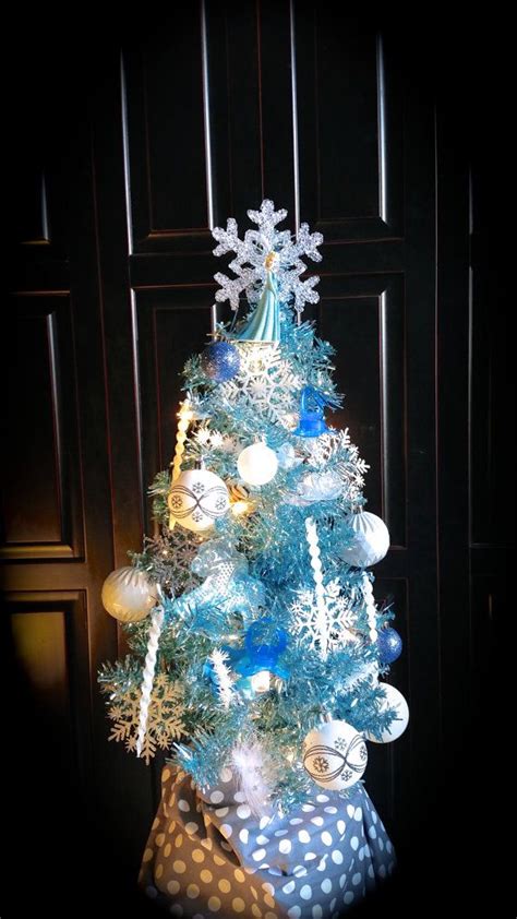 1000 images about disney s frozen themed christmas tree