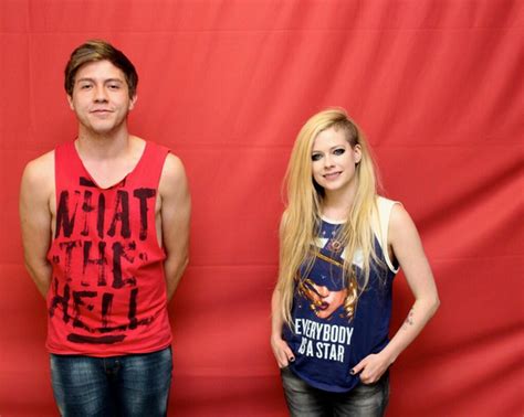 Avril Lavigne S Awkward Meet And Greet Is Internet Gold