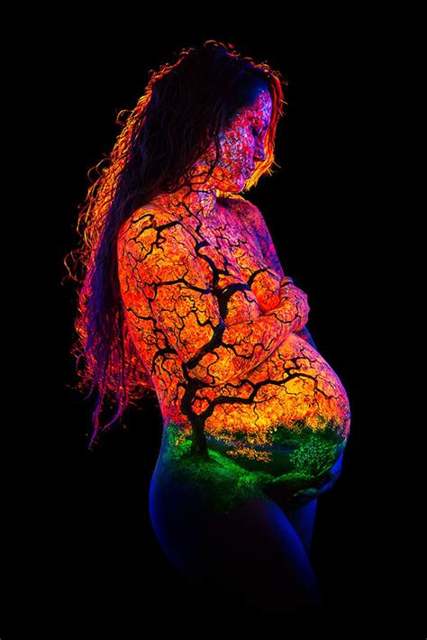 John Poppleton Paints Incredible Bodyscapes That Glow