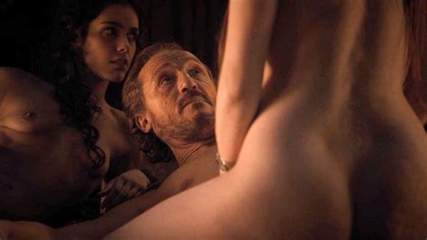 josephine gillan and lucy aarden nude scene from game of thrones