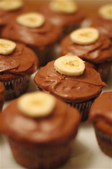 banana cupcakes with dulce de leche and chocolate popsugar food