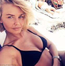 Lara Bingle Swims Through Crystal Clear Beachwater Daily Mail Online