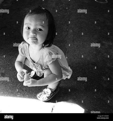 Cute Thai Girl Schwarzweiß Stockfotos Und Bilder Alamy