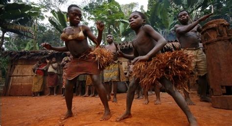 pygmy tribe africa central african republic dancers 640×350