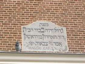 dit  een onopvallend maar bijzonder gebouw  leiden de joodse synagoge indebuurt leiden