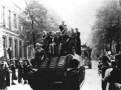 voor de geallieerden  de bevrijding van nederland nooit meer  bijzaak trouw