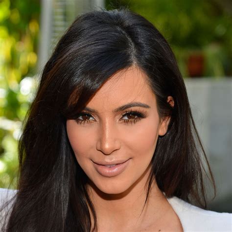 is kim kardashian contouring her lips now too come see the close up