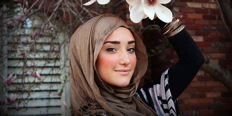 tips cantik memadukan warna baju  jilbab wanita warna kecantikan