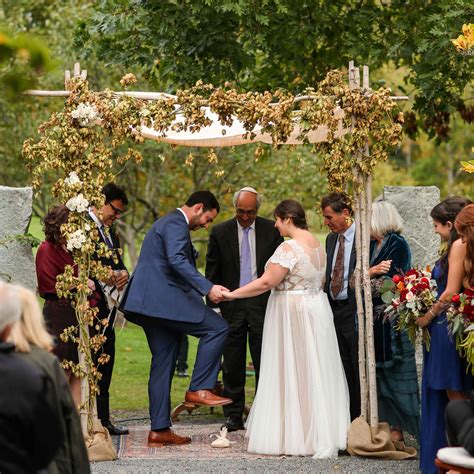 custom   staple  traditional jewish wedding ceremonies