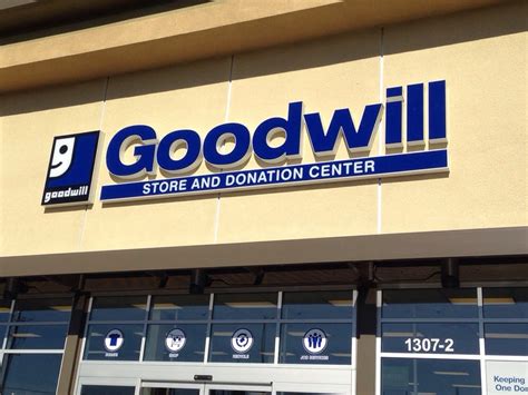 goodwill store donation center    reviews thrift