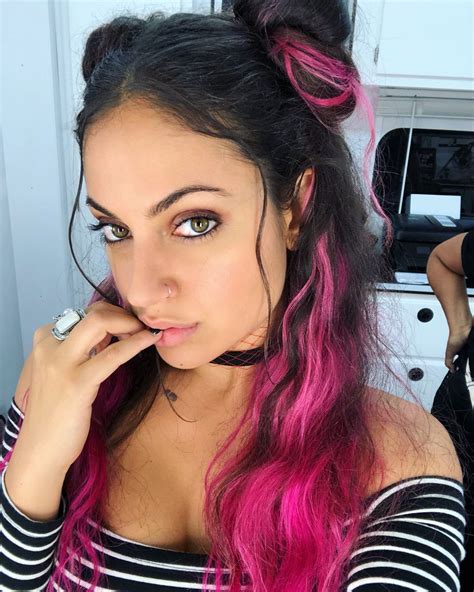 populer pictures  inanna sarkis swanty gallery