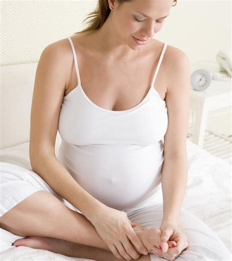 foot massage in pregnancy is it safe benefits and risks