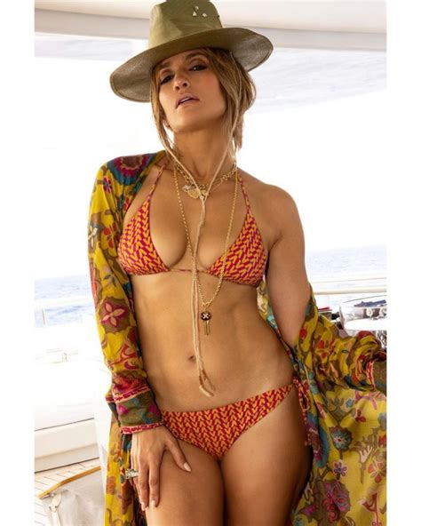 Jennifer Lopez S Bikini Pic On Her B Day Goes Viral Jennifer Lopez