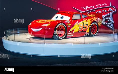 Disney Rolls Out Life Size Lightning Mcqueen From Cars 3 At Detroit