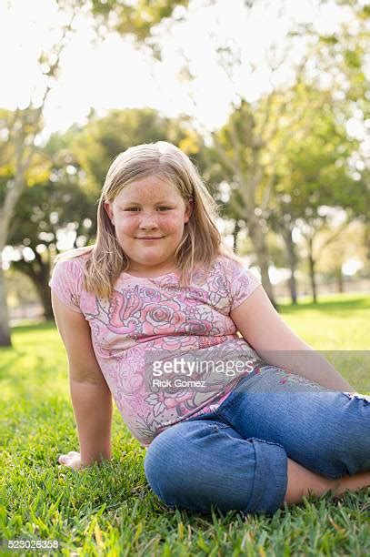chubby girl photos et images de collection getty images