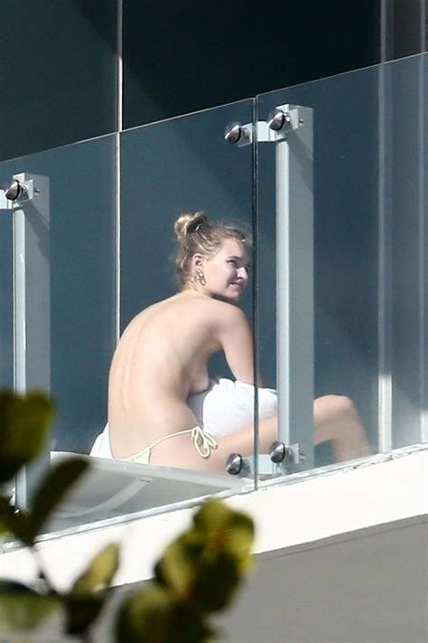 Roosmarijn De Kok Sunbathes Topless In Miami 35 Photos
