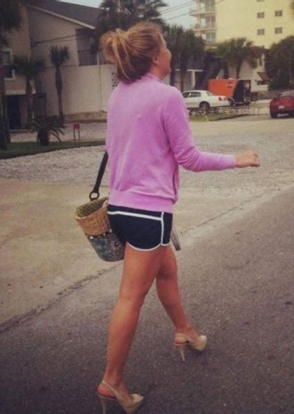 23 Times Embarrassed Girls Were Caught In The Walk Of
